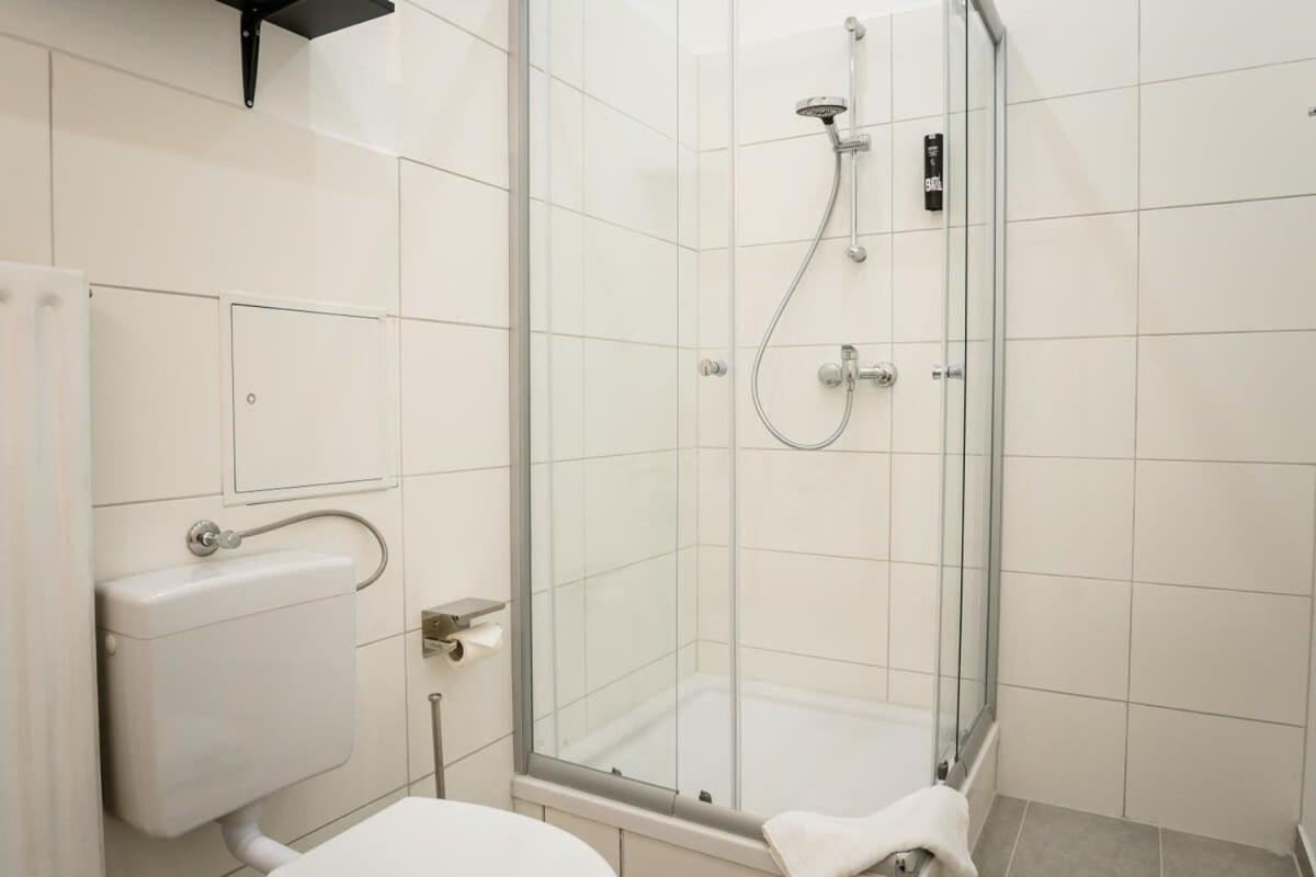 Spacious 3Br Plus Ac Self Check-In Street Parking Берлин Екстериор снимка